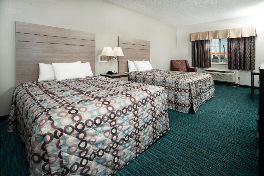 Queen Room with Two Queen Beds - Non-Smoking interior